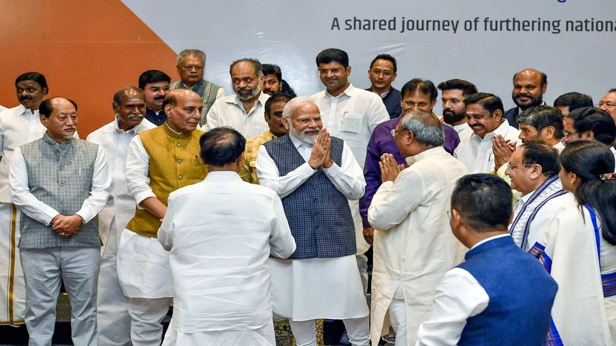 नई राष्ट्रीय जनतांत्रिक गठबंधन-एनडीए सरकार की पहली कैबिनेट बैठक आज बिहार में होगी।