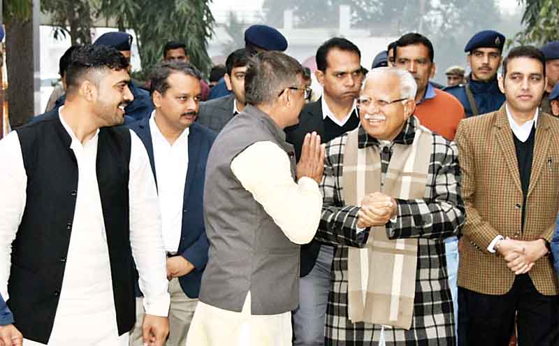 मुख्यमंत्री ने गांव को एक पैतृक घर देकर बचपन को याद किया