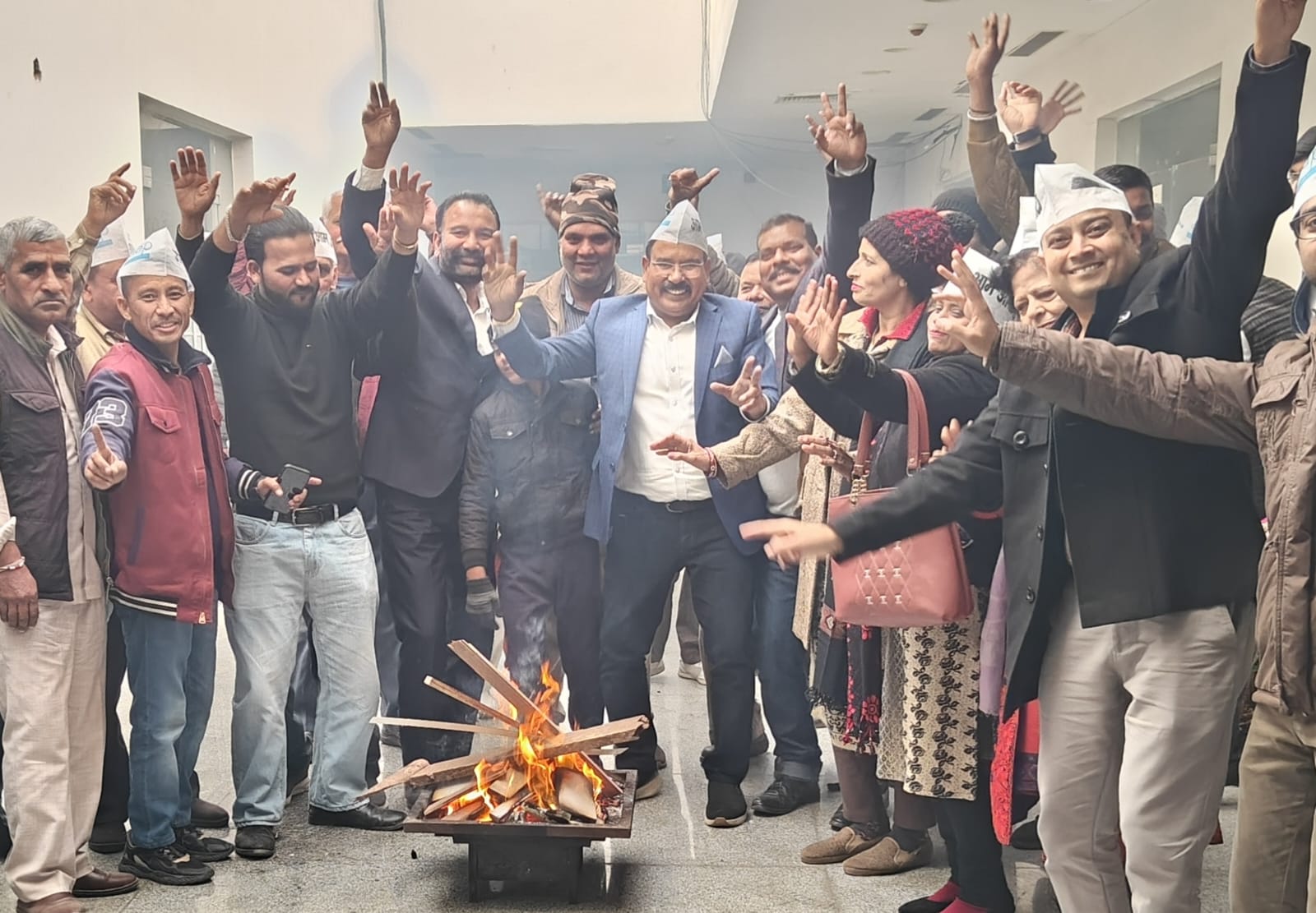 आम आदमी पार्टी ने मनाया एक साथ जुड़ कर लोहड़ी समारोह:राठी