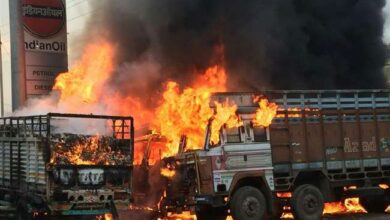ट्रक में पेट्रोल पंप के बाहर भयंकर आग लगी; चालक ने कूदकर बचाई अपनी जान; आग पर दमकल विभाग की गाड़ियों ने काबू पाया