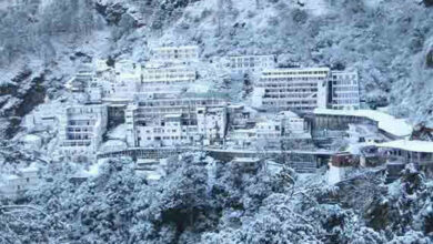SNOW: 2024 की पहली बर्फ़बारी, वैष्णों देवी में पर्यटकों का उत्साह