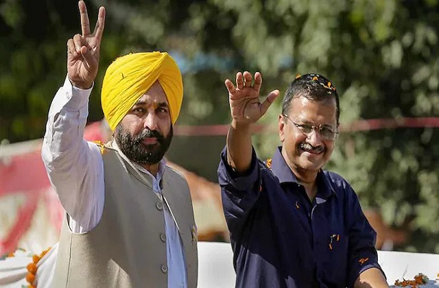 केजरीवाल ने सवा घंटे तक रामलला की शरण में रहकर राममंदिर की प्रशंसा की