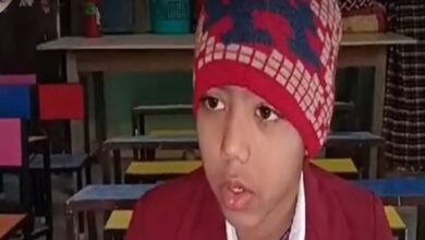 जाने क्यों एक स्कूल में एकमात्र बच्चा तीन साल से पढ़ रहा है..।