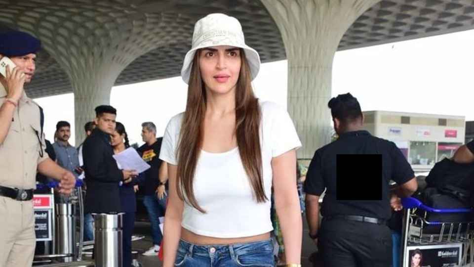 तलाक की घोषणा के बाद ईशा देओल ने गोवा पहुंचकर पपराजी से पूछा-कैसे हो? तो कहते हैं..।