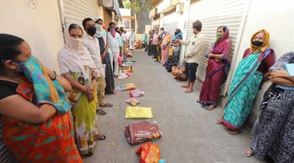 दिल्ली के इस क्षेत्र में सरकारी राशन समय पर नहीं मिल रहा, FCI गोदाम पर लोगों का हंगामा