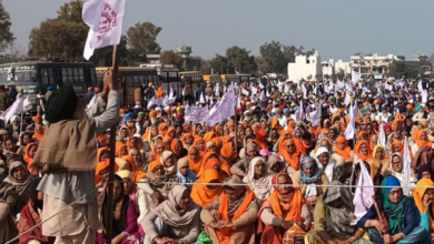 पंजाब सरकार और केंद्र सरकार के खिलाफ किसानों ने किया प्रदर्शन