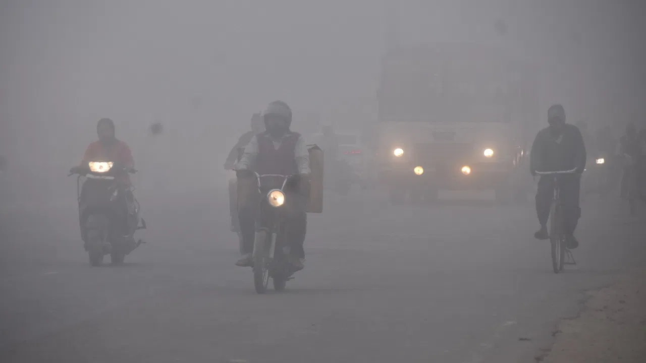 वर्षा सूचना: दिल्ली-NCR में घना कोहरा, जीरो विजिबिलिटी और गिरेगा पारा; जानें मौसम का हाल