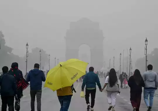 Delhi मौसम अपडेट: दिल्ली में बारिश से मौसम बदला, कंपकंपी बढ़ी, जानें क्या हुआ मौसम का हाल