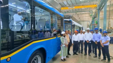 मार्च के अंत तक प्रीमियम बसें चलने लगेंगी, जिससे दिल्लीवासियों को घर के पास सुविधा मिलेगी।