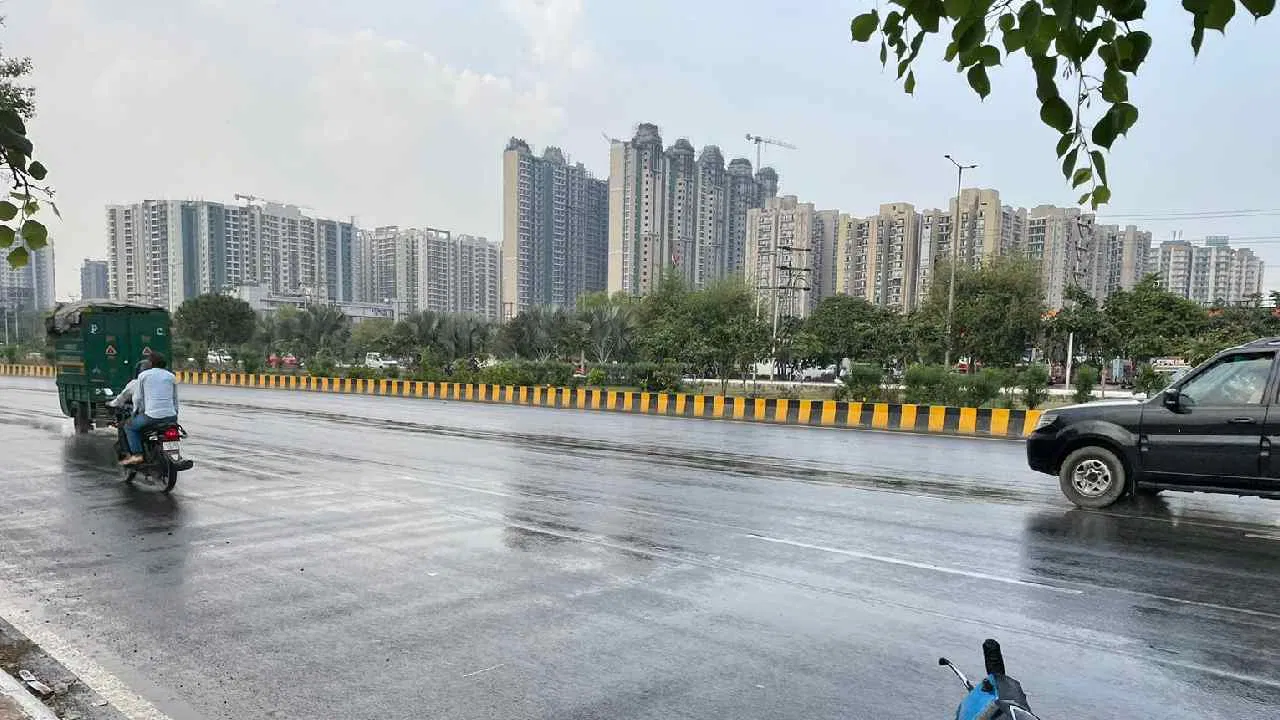 Delhi में जलभराव: भारी बारिश के बाद दिल्ली के कई इलाके जलमग्न,