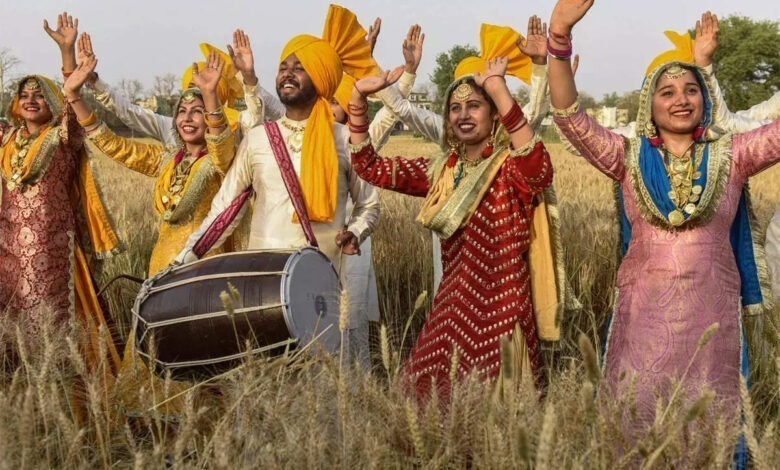 Baisakhi 2024: कब और क्यों मनाते हैं बैसाखी पर्व? जानें इस दिन का इतिहास और महत्व