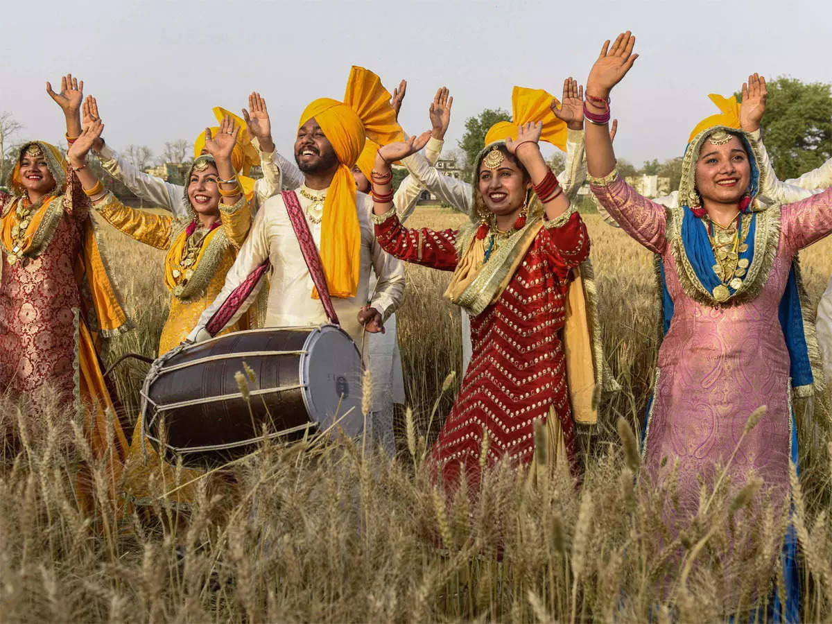 Baisakhi 2024: कब और क्यों मनाते हैं बैसाखी पर्व? जानें इस दिन का इतिहास और महत्व