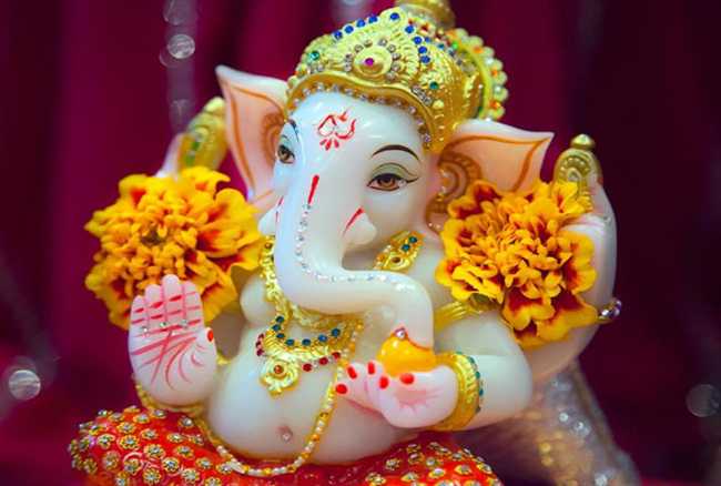 Ganpati Mantra: सफलता के लिए, सभी बाधाओं को दूर करने, हर मनोकामना को पूर्ण करता है