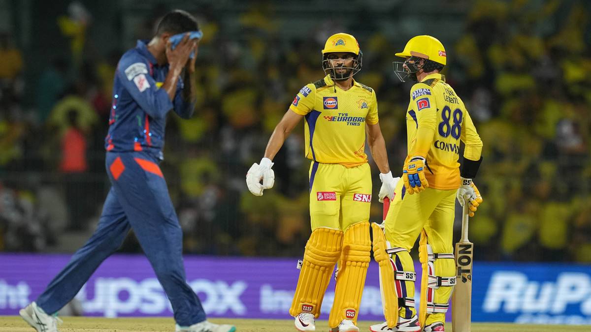 IPL 2024: CSK vs RCB मैच में रुतुराज गायकवाड़ के कप्तान होने के बावजूद धोनी के मैदान में उतरने के बाद बहस छिड़ गई