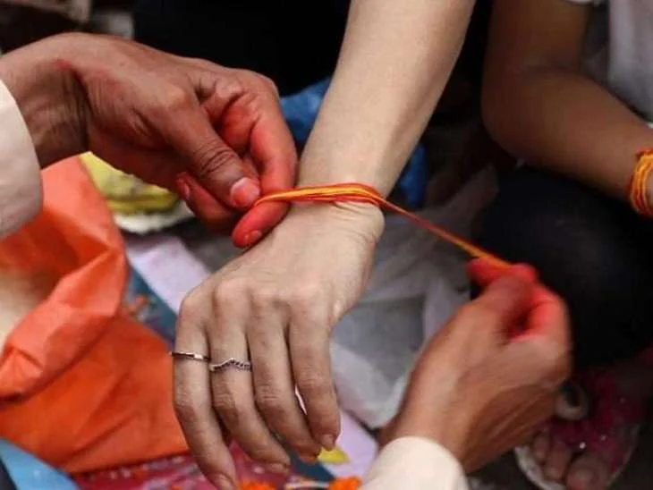 रक्षा सूत्र को कितनी बार लपेटाना चाहिए और कितने दिनों तक पहनना चाहिए? आइए जानते हैं
