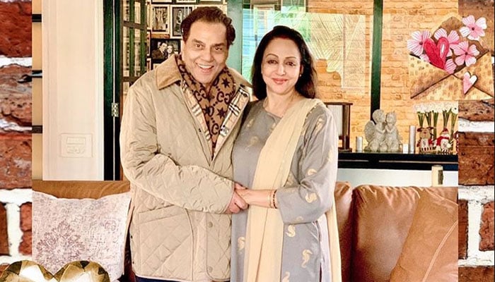 Dharmendra and Hema Malini 44th marriage anniversary पर बेटी ईशा देओल ने एक सुंदर तस्वीर शेयर की, जिससे प्रशंसकों ने उन्हें एवरग्रीन जोड़ी कहा