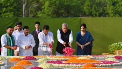 उपराष्ट्रपति श्री जगदीप धनखड़ ने पूर्व प्रधानमंत्री चौधरी चरण सिंह की 37वीं पुण्य तिथि पर उन्हें श्रद्धांजलि अर्पित की