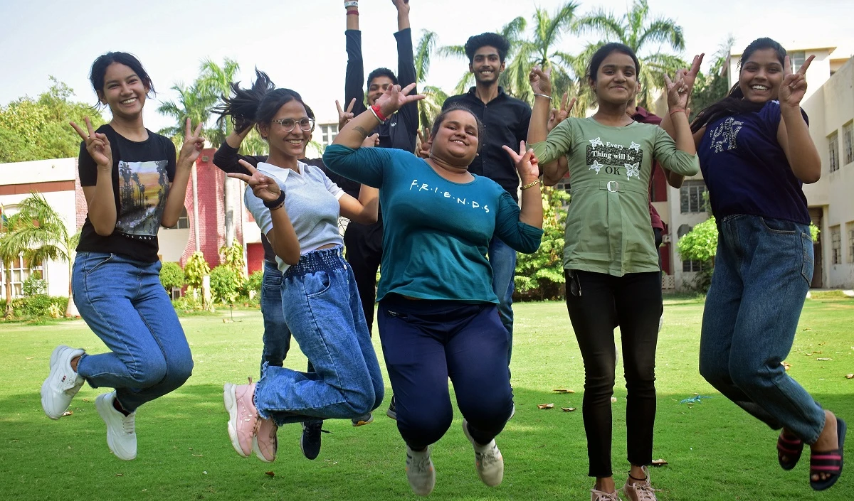HBSE 10th Result 2024: हरियाणा बोर्ड ने दसवीं का रिजल्ट जारी किया, जिसमें 95.22% विद्यार्थी पास हुए, लड़कियों ने लड़कों को पीछे छोड़ दिया।