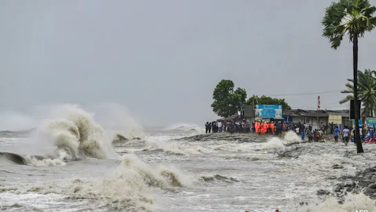 चक्रवात रेमल: पश्चिम बंगाल तट पर समुद्री संपत्ति या जीवन के नुकसान को कम करने के लिए आईसीजी ने केंद्रीय और राज्य स्तर की एजेंसियों के साथ अनुकरणीय समन्वय किया।