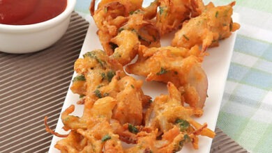 Onion Pakoda recipe: शाम की चाय के साथ आसान क्रिस्पी प्याज पकौड़ा बनाएं