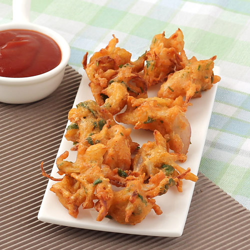 Onion Pakoda recipe: शाम की चाय के साथ आसान क्रिस्पी प्याज पकौड़ा बनाएं