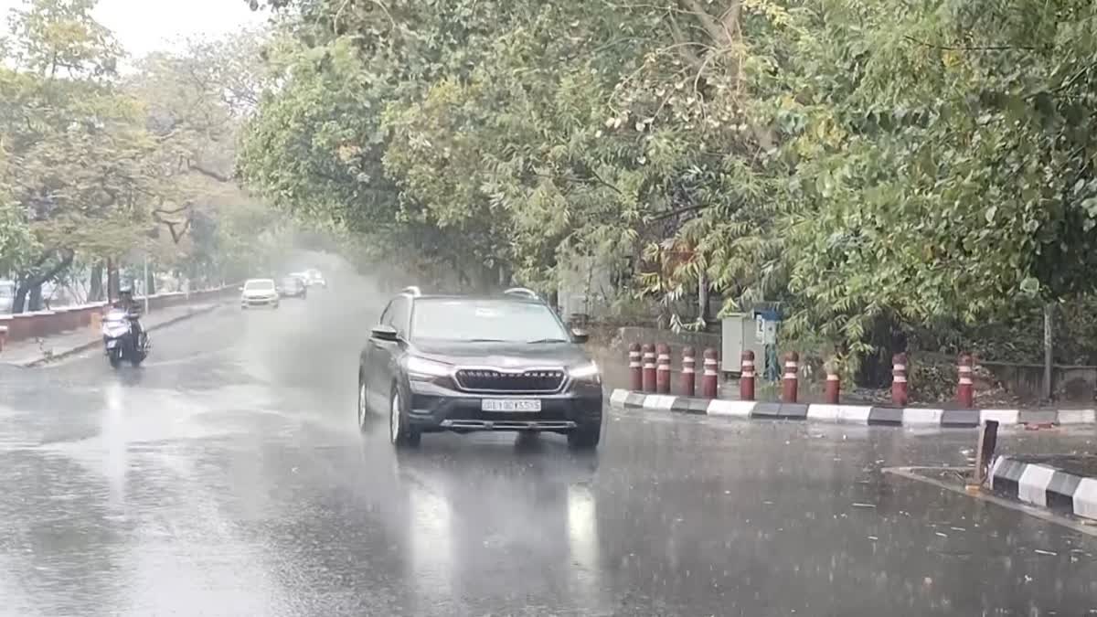 Delhi NCR Rains: दिल्ली, गुड़गांव में झमाझम बारिश, गर्मी से राहत मिली
