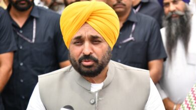 CM Bhagwat Mann ने आज गुरूदवारा सिंह शहीदां सोहाना में माथा टेका और राज्य की तरक्की और खुशहाली के लिए अरदास की।