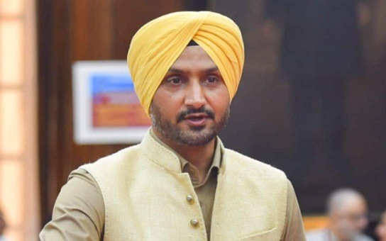 Harbhajan Singh: AAP सांसद ने कहा, "भाई मेरा सारा पैसा..." जब एक यूजर ने हरभजन सिंह की सैलरी पर सवाल उठाया।