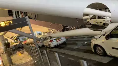 Delhi IGI Airport Roof Falls: दिल्ली एयरपोर्ट पर हुए हादसे से परेशान यात्री ने कहा कि अधिकारी कुछ स्पष्ट नहीं बता रहे हैं।