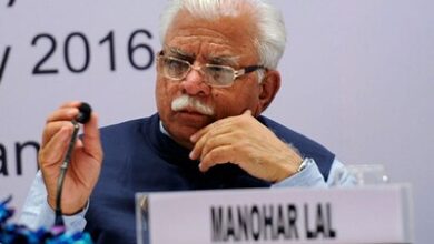 Haryana news: साथियों के साथ विधायक जरावता ने केंद्रीय मंत्री मनोहर लाल को बधाई दी