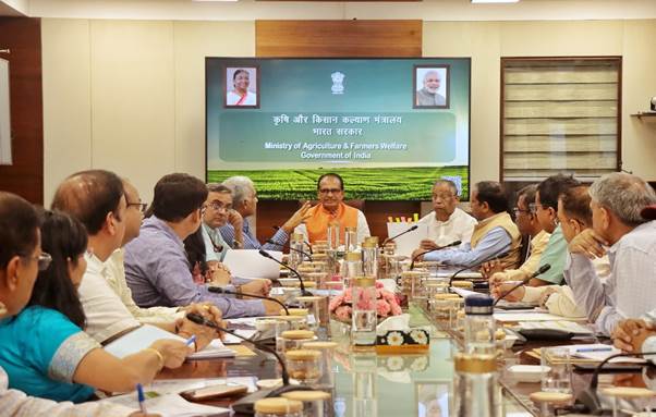 केन्द्रीय कृषि एवं किसान कल्याण मंत्री श्री शिवराज सिंह चौहान ने आगामी खरीफ सीजन की तैयारियों की समीक्षा की