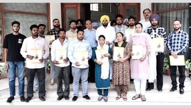 लोक निर्माण मंत्री हरभजन सिंह ईटीओ ने 15 उम्मीदवारों को नियुक्ति पत्र प्रदान किया