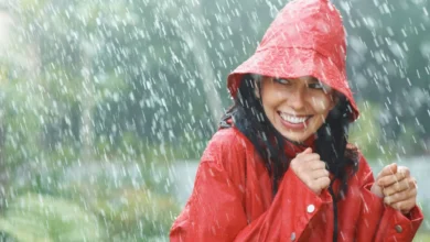 Stay Healthy In Monsoon: बारिश में बीमारियां तेजी से फैलती हैं, खाने से लेकर पानी तक, इसलिए अपना ख्याल रखें