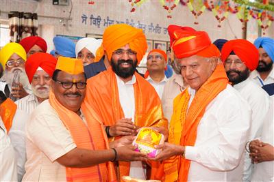 Governor Banwari Lal Purohit: गुरदासपुर में बाबा नामदेव यात्री निवास की शिलान्यास पंजाब के राज्यपाल द्वारा रखी गई।