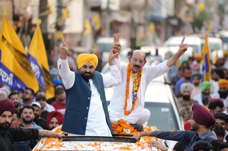 CM Bhagwat Mann ने जालंधर पश्चिम विधानसभा में रोड शो करते हुए कहा कि वे जालंधर को ‘वेस्ट’ को ‘बेस्ट’ बनाएंगे