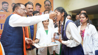 National Deworming Day: CM ने दानी स्कूल में छात्राओं को कृमि रोधी दवा खिलाकर किया शुभारंभ