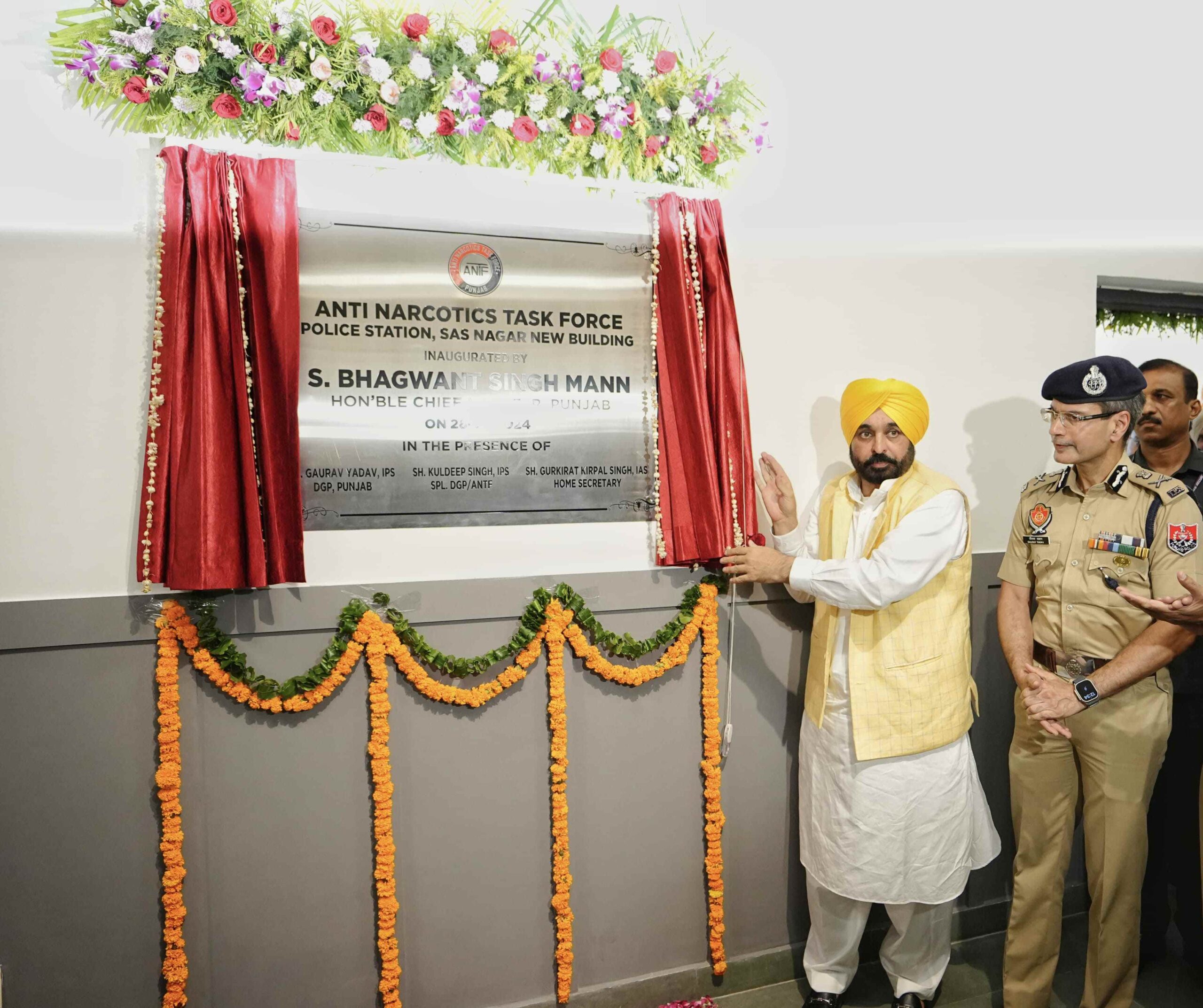 CM Mann ने एंटी-नारकोटिक्स टास्क फोर्स के नए कार्यालय का किया उद्घाटन, नशा विरोधी हेल्पलाइन और व्हाट्सएप चैटबॉट की भी की शुरुआत