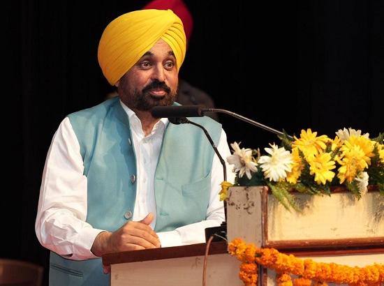 Punjab CM: सुरक्षा और कम व्यावसायिक अवसरों के कारण CM Mann को मंजूरी नहीं दी गई।