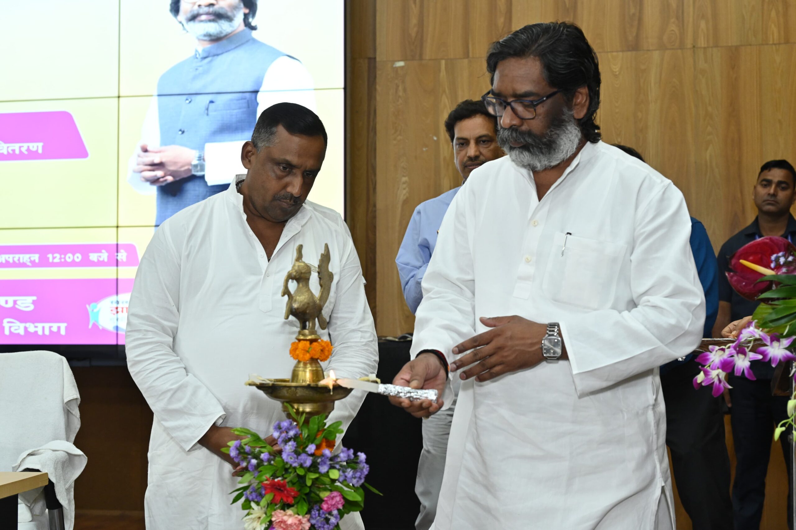 CM Shri Hemant Soren ने सामुदायिक स्वास्थ्य पदाधिकारियों को सौंपा नियुक्ति पत्र