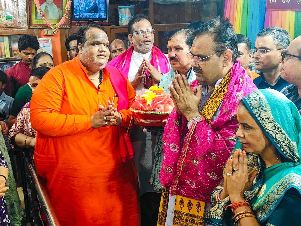 CM Bhajanlal Sharma ने श्री महाकालेश्वर मंदिर में पूजा-अर्चना कर प्रदेश की सुख-समृद्धि की कामना की, सांदीपनि आश्रम में भी की विधिवत पूजा