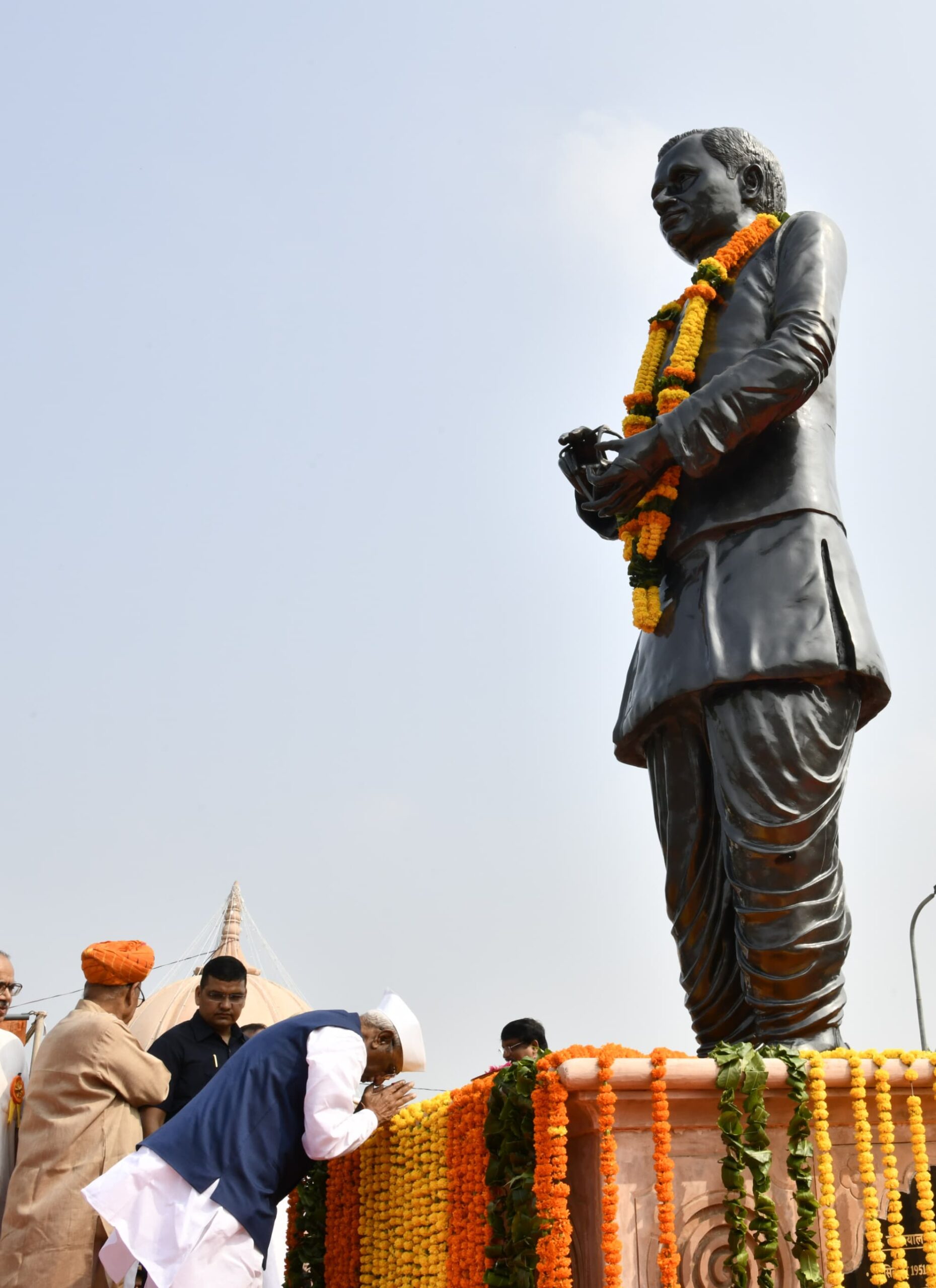 Governor Haribhau Bagdeने धानक्या स्थित राष्ट्रीय स्मारक स्थल पहुंचकर पंडित दीनदयाल उपाध्याय को श्रद्धा सुमन अर्पित किए