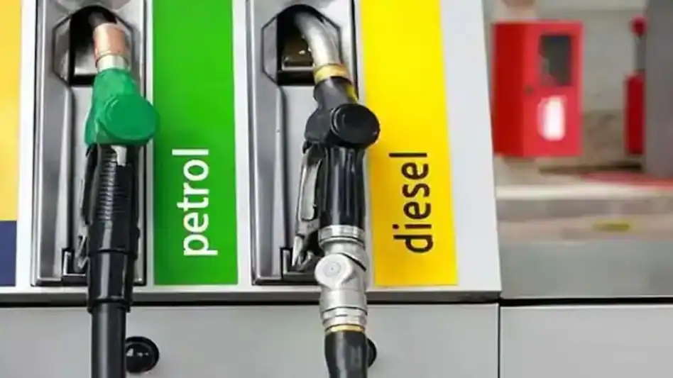 Petrol-Diesel Price Cut: 3 साल में सबसे सस्ता कच्चा तेल, डीजल और पेट्रोल से आम लोगों को कब राहत मिलेगी?