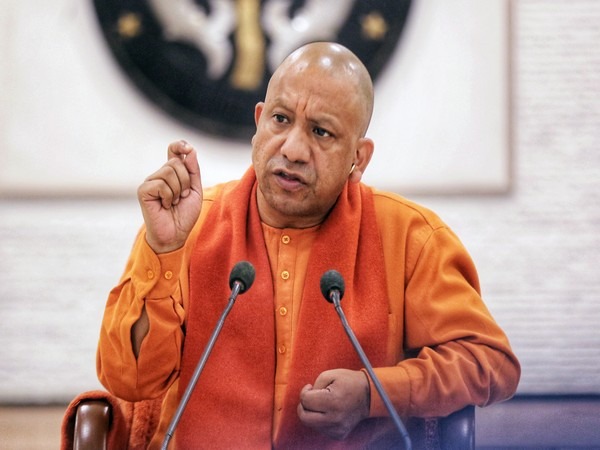 CM Yogi Adityanath ने प्रदेश की सड़कों के सुधार कार्याें की समीक्षा की