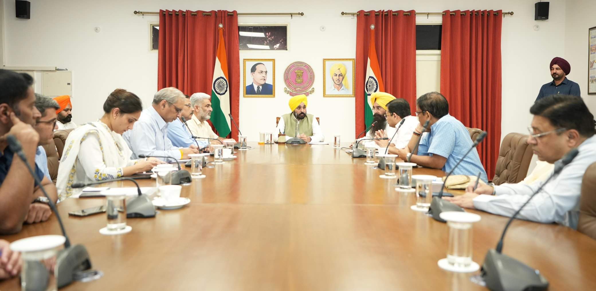 Punjab CM Bhagwant Mann ने अटूट प्रतिबद्धता प्रदर्शित की, अस्पताल से छुट्टी के बाद मुख्य बैठक की अध्यक्षता की