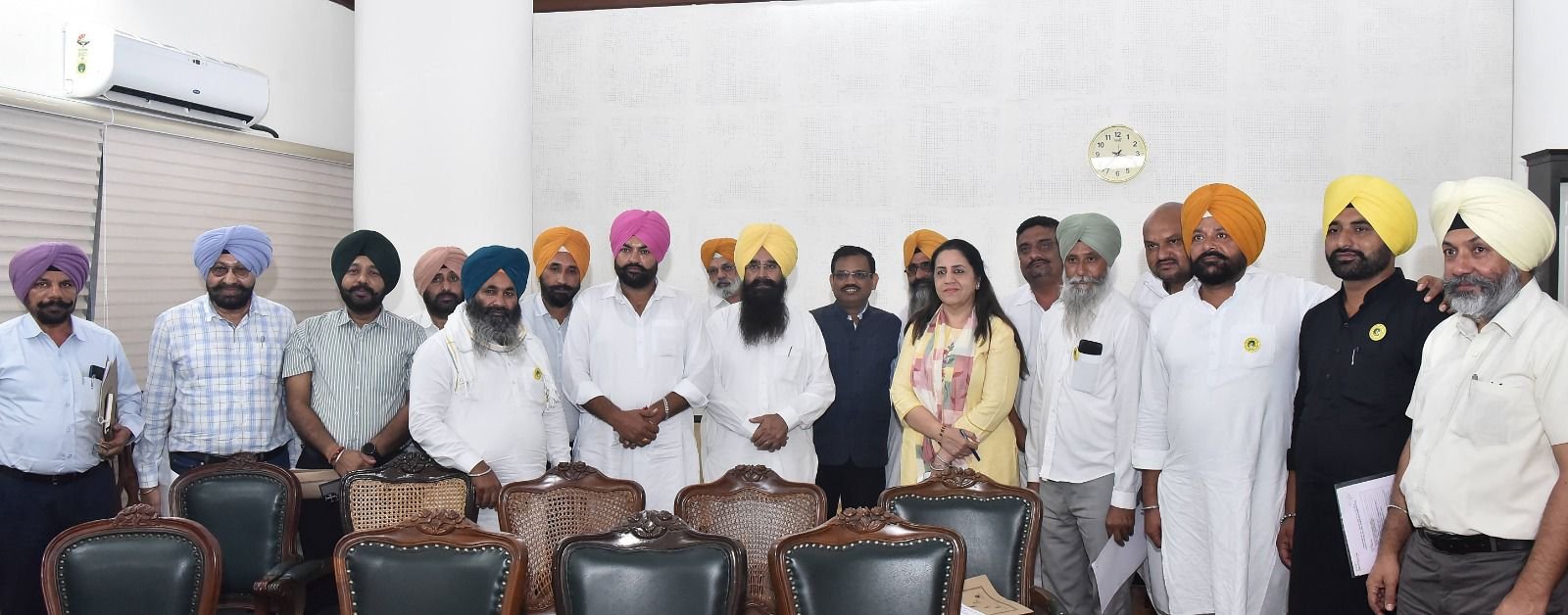 Punjab Agriculture Minister Gurmeet Khudian ने कहा, फर्टीलीसरों के साथ अवैध टैगिंग की जांच के लिए चार टीमें गठित