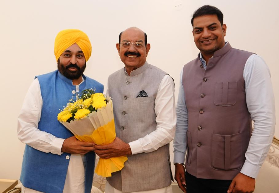 CM Bhagwant Mann ने नए मंत्रियों को दी सलाह: अपना काम पूरी ईमानदारी, समर्पण, गंभीरता और प्रतिबद्धता के साथ करें
