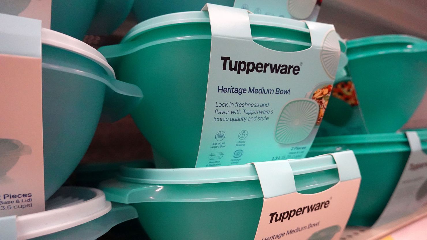 Tupperware Bankruptcy: Tupperware, जो रंग बिरंगे टिफिन बॉक्स बनाती थी, आज दिवालिया हो गई! कर्ज के बोझ में कंपनी