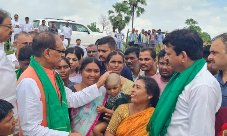 Union Minister Shivraj Singh Chouhan ने तेलंगाना में बाढ़ प्रभावित क्षेत्रों का निरीक्षण किया