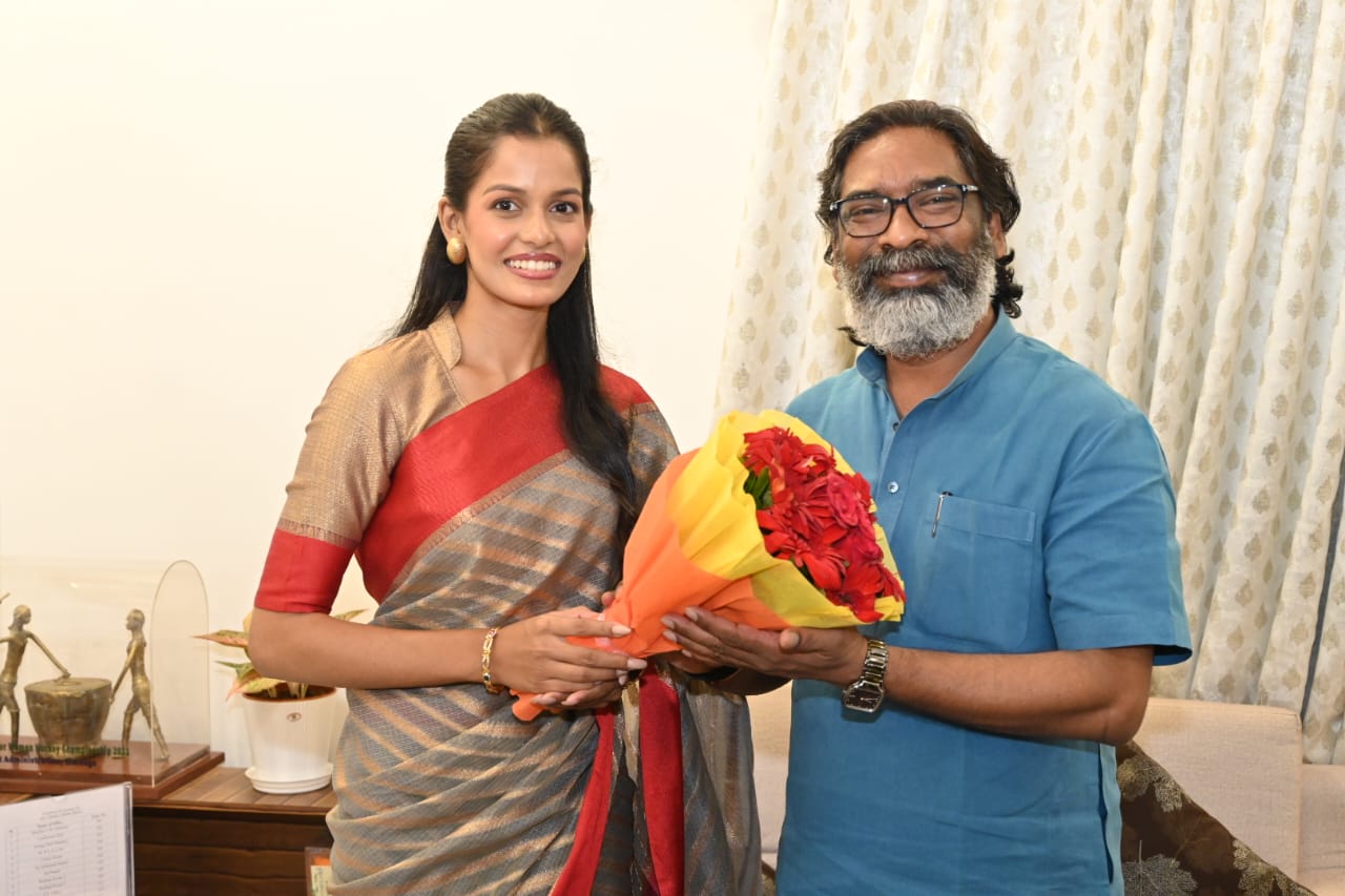 CM Hemant Soren ने आज फेमिना मिस इंडिया झारखंड- 2024 की विजेता सुश्री रिया नंदिनी ने शिष्टाचार मुलाकात की।