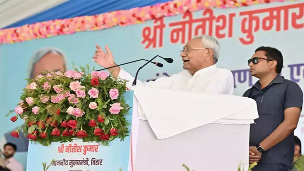 CM Nitish Kumar ने सीवान और सारण में हुयी जहरीली शराब कांड की उच्चस्तरीय समीक्षा की
